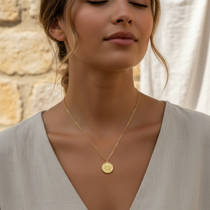 Collier Rayna médaillon soleil gravé Soléa - vue 2