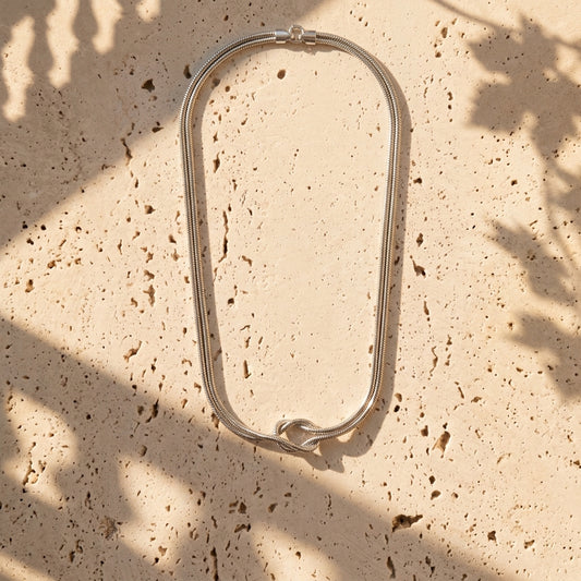 Collier Knoté chaîne rigide minimaliste Soléa - vue 1